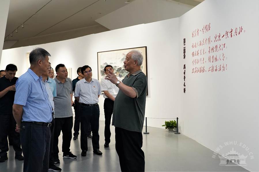 http://news.whu.edu.cn/__local/8/D1/A1/AFC92F61E4672A95EE2C228501C_06D9DA30_E939C.jpg